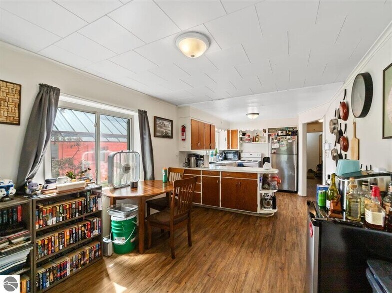 More Photos Of 180 S Benzie Blvd, Beulah Storefront Retail Office For Sale