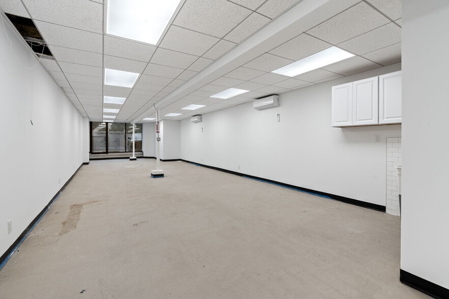 More Photos Of 2100 Clove Rd, Staten Island Storefront For Lease