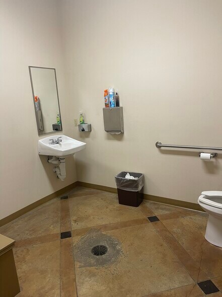 More Photos Of 15475 Airline Hwy, Baton Rouge Medical For Lease