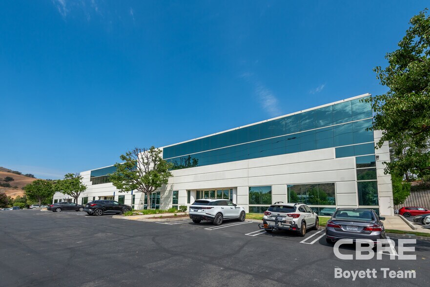 More Photos Of 26025 Mureau Rd, Calabasas Office For Sale