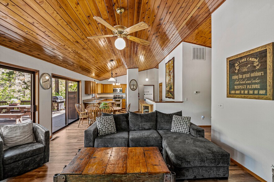 More Photos Of 11744 Galice Rd, Merlin Hotel For Sale