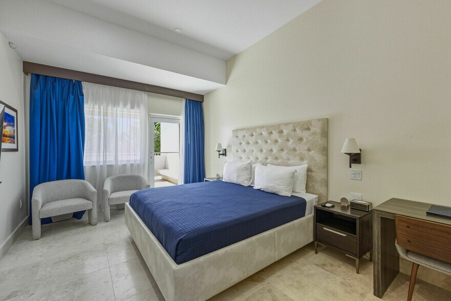 More Photos Of 529-533 Lincoln Rd, Miami Beach Storefront For Sale