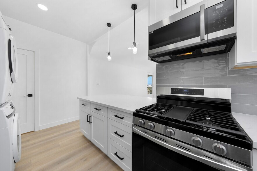 More Photos Of 2265-2271 Curlew St, San Diego Apartments For Sale
