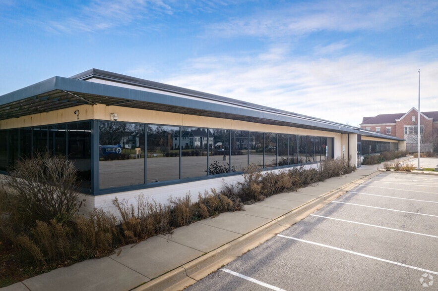 More Photos Of 1657 Shermer Rd, Northbrook Warehouse For Sale