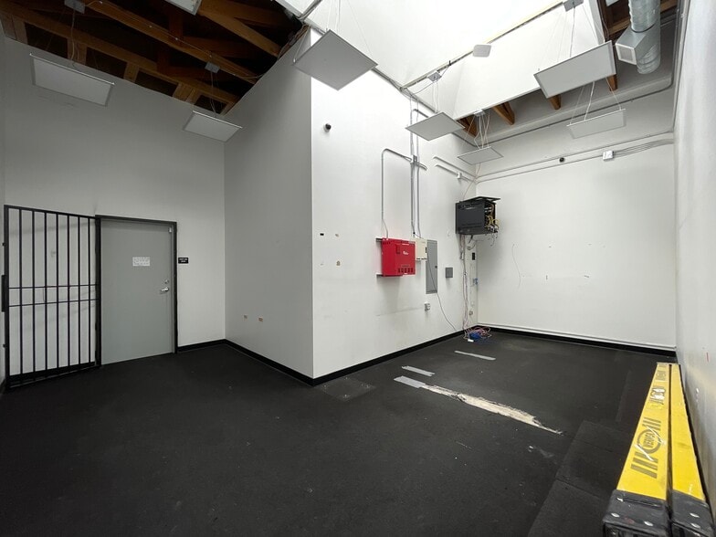 More Photos Of 2144-2146 Colorado Blvd, Los Angeles Restaurant For Sale