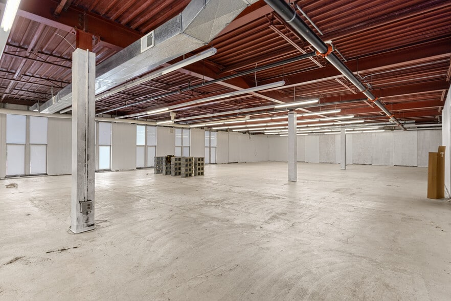 More Photos Of 20800 Greenfield Rd, Oak Park Medical For Sale
