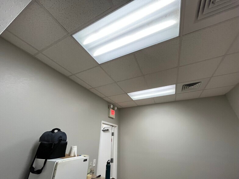 More Photos Of 2400 W Herman St, Pensacola Warehouse For Sale