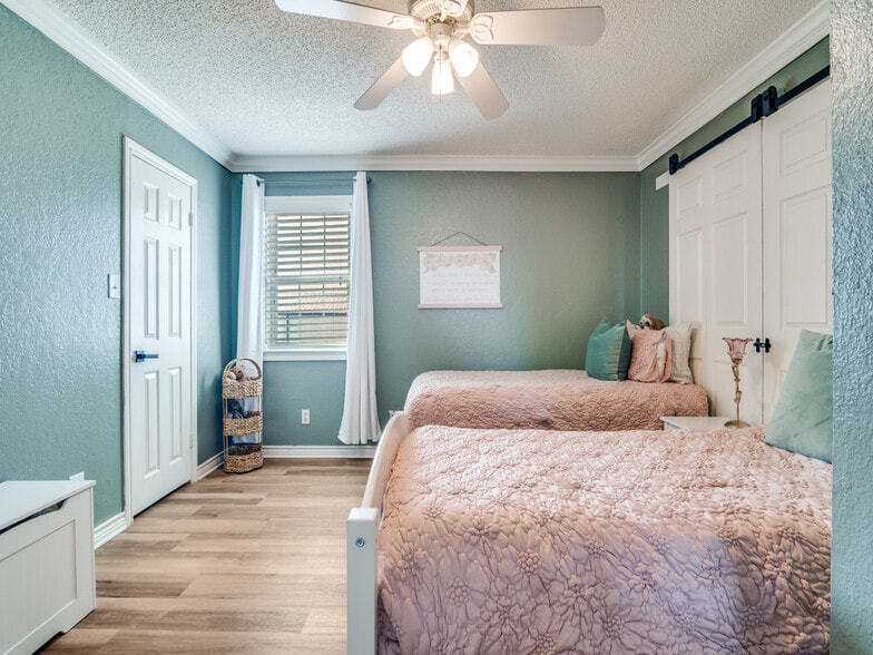 More Photos Of 1840 County Road 4309 N, Greenville Flex For Sale