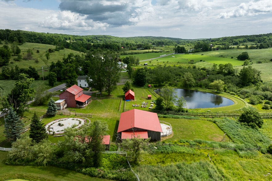 More Photos Of 538 N Harpersfield Rd, Jefferson Specialty For Sale