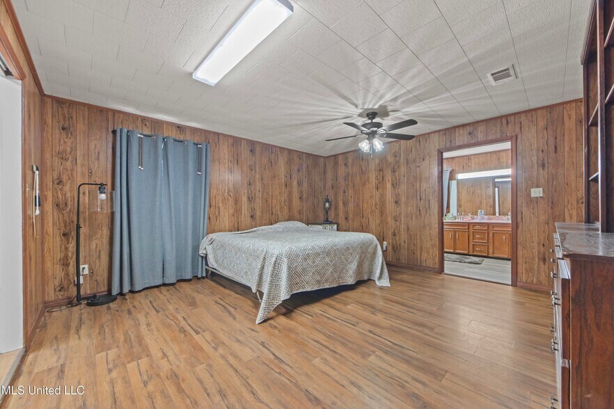 More Photos Of 2713 & 2717 15th Ave, Gulfport Light Distribution For Sale