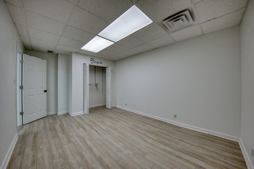 More Photos Of 226 Washington St, Newell Storefront Retail Residential For Sale