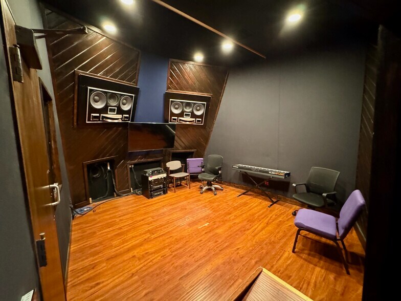 More Photos Of 5739 Tujunga Ave, North Hollywood Movie Radio TVStudio For Sale
