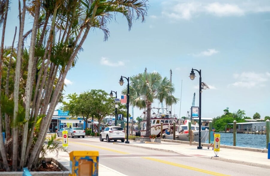 More Photos Of 776 Dodecanese Blvd, Tarpon Springs General Retail For Sale
