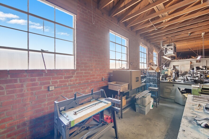 More Photos Of 11856 Mississippi Ave, Los Angeles Warehouse For Sale