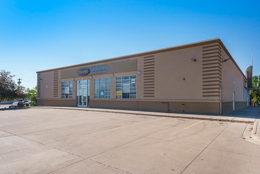 More Photos Of 7950 W Colfax Ave, Lakewood General Retail For Sale