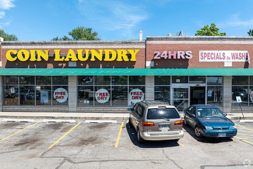 More Photos Of 3952 W Cermak Rd, Chicago Storefront For Lease