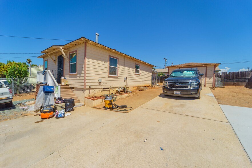 More Photos Of 2245 S Lanoitan Ave, National City Apartments For Sale