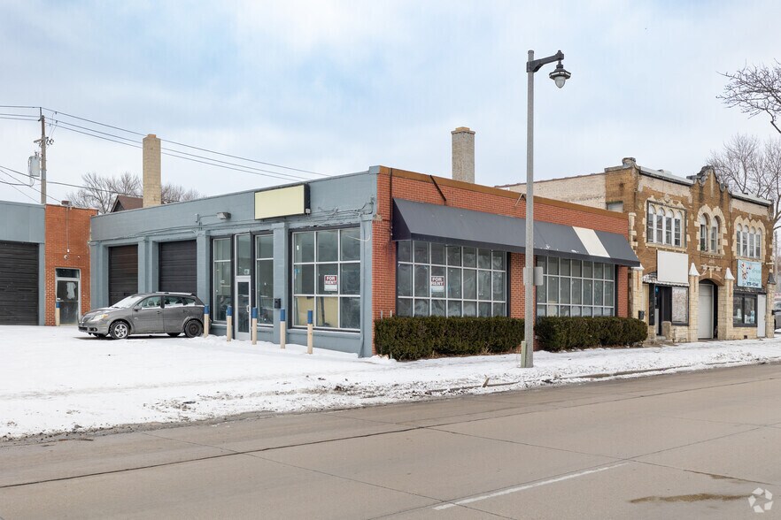 Primary Photo Of 2462 W Capitol Dr, Milwaukee Auto Repair For Lease