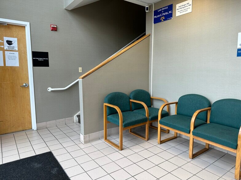 More Photos Of 1740 Oak Tree Rd, Edison Medical For Lease