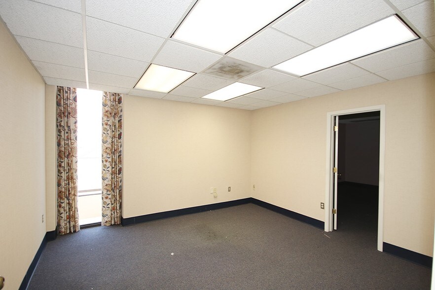 More Photos Of 1444 Watson Blvd, Warner Robins Office For Lease