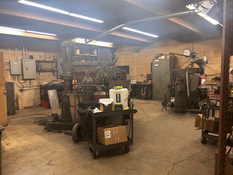 More Photos Of 5281 Lincoln St, Denver Manufacturing For Lease