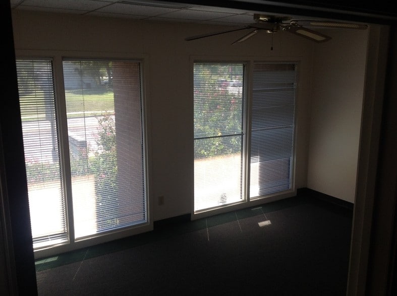 More Photos Of 101 E Randol Mill Rd, Arlington Office For Lease