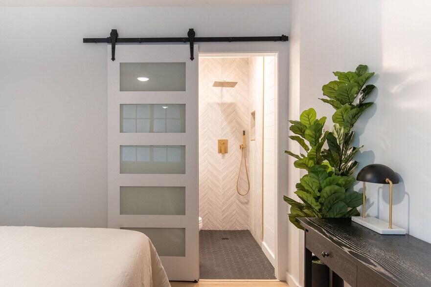 More Photos Of 306 Loch Leven Rd, Lake Arrowhead Hotel For Sale