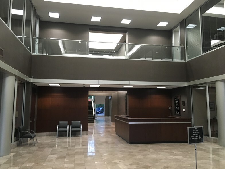 More Photos Of 6525 N Quail Hollow Rd, Memphis Office For Lease