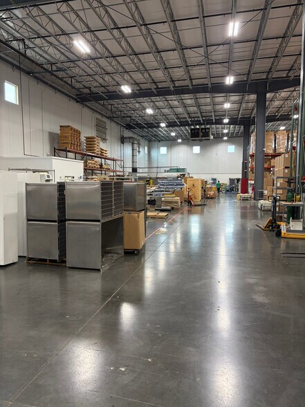 More Photos Of 2601 Stanley Gault Pky, Louisville Warehouse For Lease