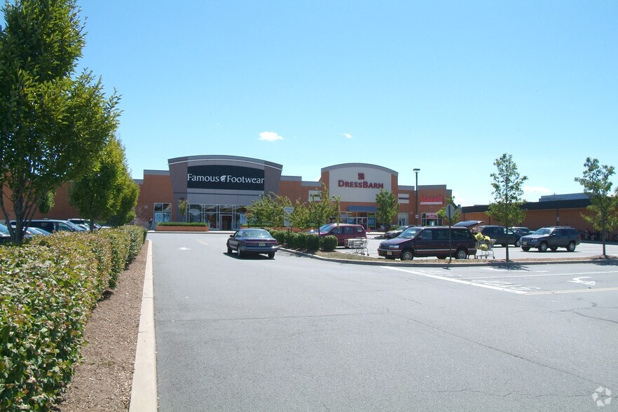 More Photos Of 272-276 US Highway 202/31, Flemington Unknown For Lease