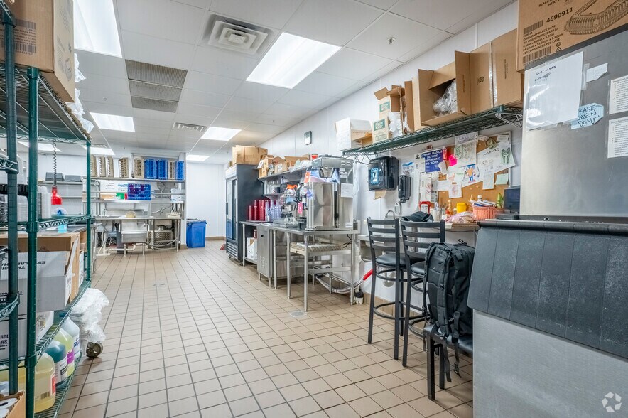 More Photos Of 1400 Commerce Pl, Plover General Retail For Sale