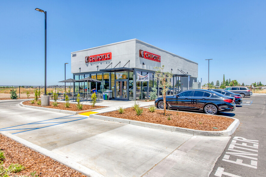 Primary Photo Of 2880 Jensen Ave, Sanger Fast Food For Sale