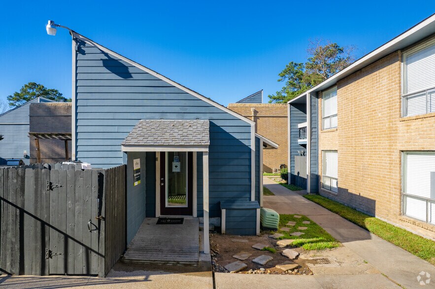 Primary Photo Of 311 Gladstell St, Conroe Apartments For Sale