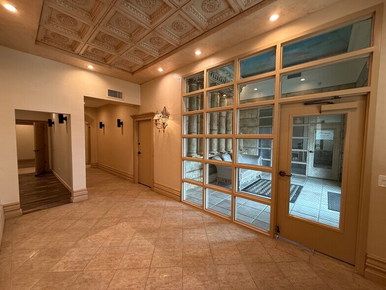 More Photos Of 5974 Silver Springs Dr, El Paso Office For Lease