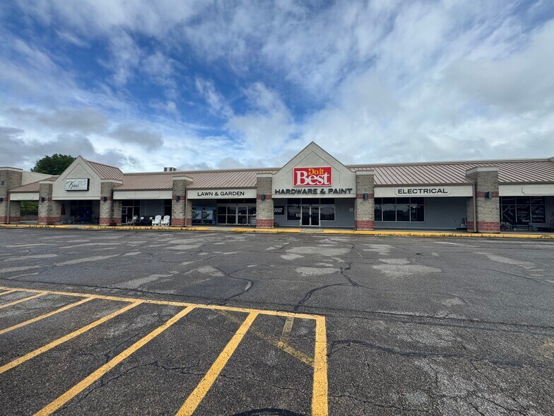 More Photos Of 7826-7844 W In-66, Newburgh Unknown For Lease