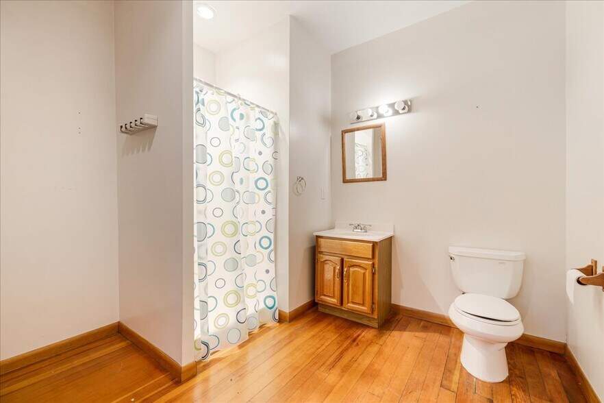 More Photos Of 5827 SE 91st Ave, Portland Medical For Sale