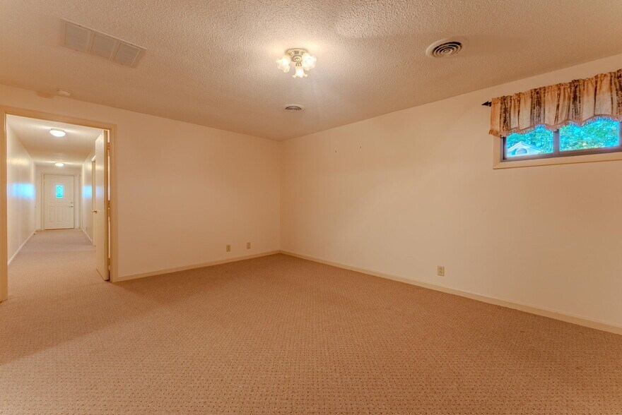 More Photos Of 508 N Broadway, Peru Office For Sale