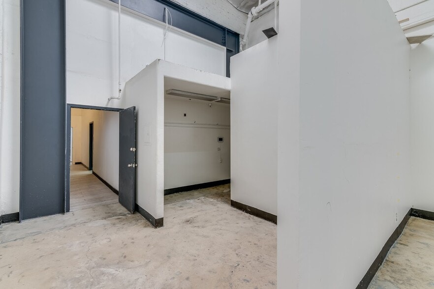 More Photos Of 2023-2043 S Santa Fe Ave, Los Angeles Unknown For Lease