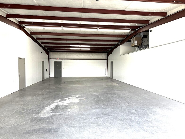 More Photos Of 3020 Cherokee Park Rd, Morristown Industrial For Lease