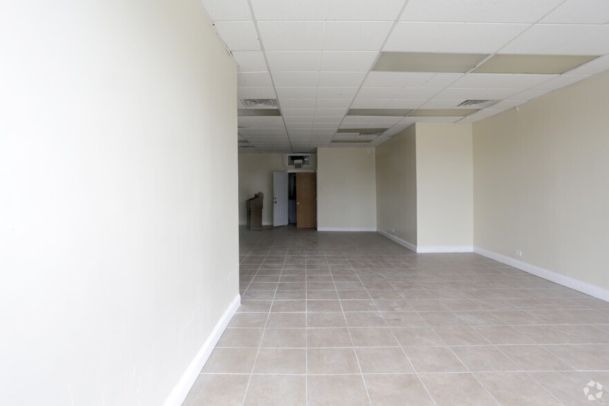 More Photos Of 518 S Laramie Ave, Chicago Apartments For Lease