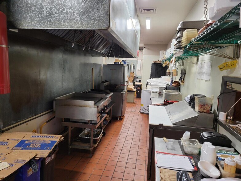 More Photos Of 2779 Whitten Rd, Memphis Bar For Sale