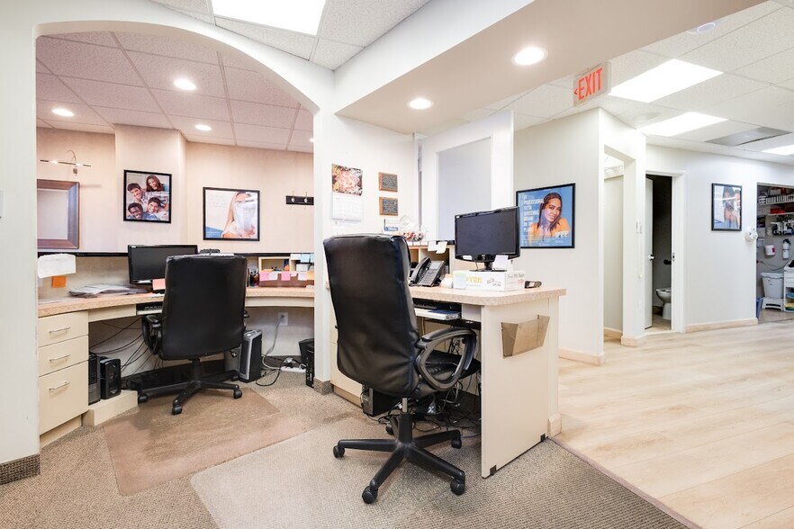 More Photos Of 4400 MacArthur Blvd NW, Washington Office For Sale