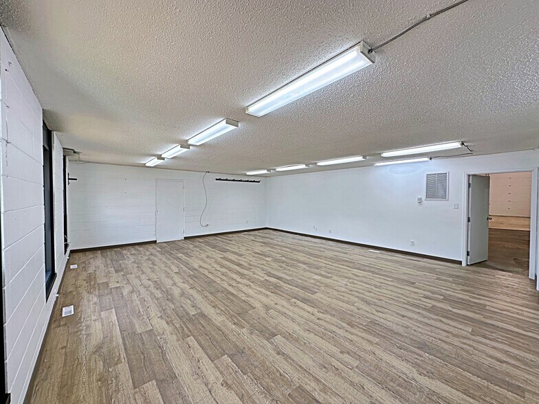 More Photos Of 8127 Fraser Av, Fort McMurray Service For Lease