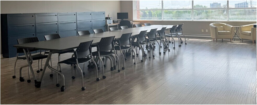 More Photos Of 1550 S Gateway Rd, Mississauga Office For Sale