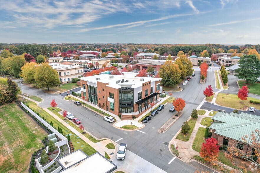 More Photos Of 19354 Watermark Dr, Cornelius Office For Lease