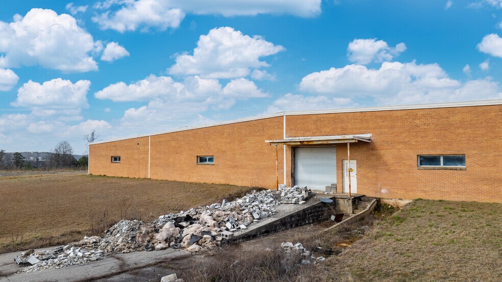 More Photos Of 5759 Tammy Little Dr, Section Warehouse For Sale