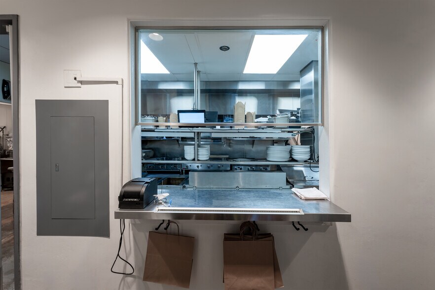 More Photos Of 3020 University Ave, San Diego Restaurant For Lease