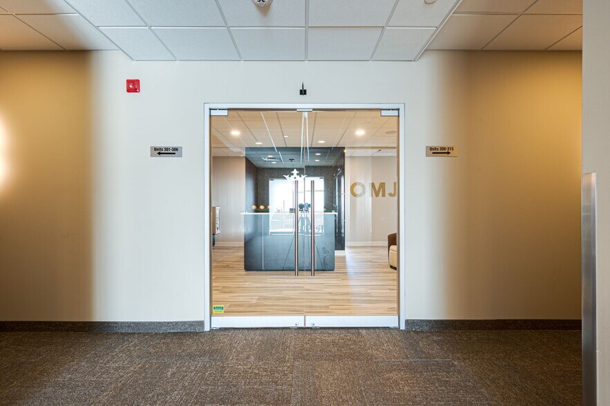 More Photos Of 200 Cachet Woods Crt, Markham Office For Lease