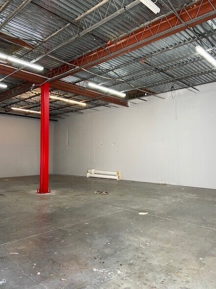 More Photos Of 581 105th Ave N, West Palm Beach Light Distribution For Sale