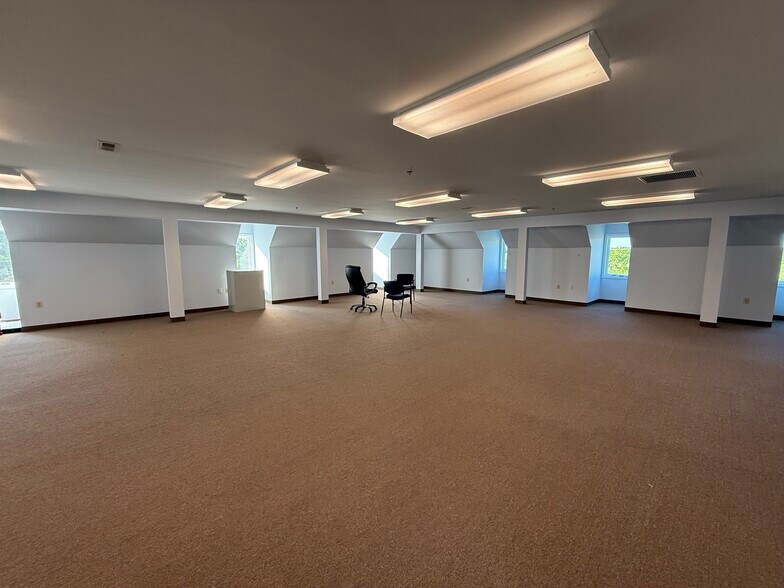 More Photos Of 22888 Three Notch Rd, California Office For Sale